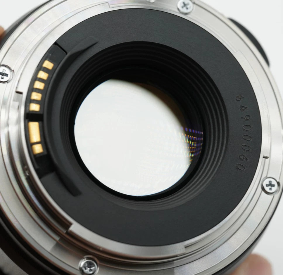 Canon EF 28mm f/1.8 AF USM lens for EF mount #001